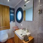 Botel Wohlfuehl-hausboot Elements Woma D13