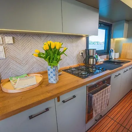 Wohlfuehl-hausboot Elements Woma D13 Πλωτό κατάλυμα