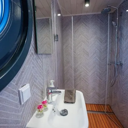 Wohlfuehl-hausboot Elements Woma D13 보트호텔